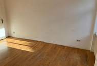 "Under Construction " Wohnung zum Sanieren.