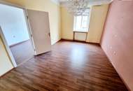 Make Altbau great again - Wohnträume selbst gestalten! Sanierungsbedürftige Altbauwohnung! U-Bahn ums Eck + Traumhaft renoviertes Altbauhaus + Optimalste Infrastruktur und Anbindung! Worauf warten Sie noch?