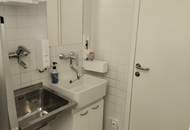 Vielseitig nutzbare (optional vollmöblierte) Geschäfts-/Ordinationsfläche im florierenden Einkaufs-/Vitalzentrum Muldenstraße mieten und von der hohen Kundenfrequenz profitieren! Provisionsfrei!