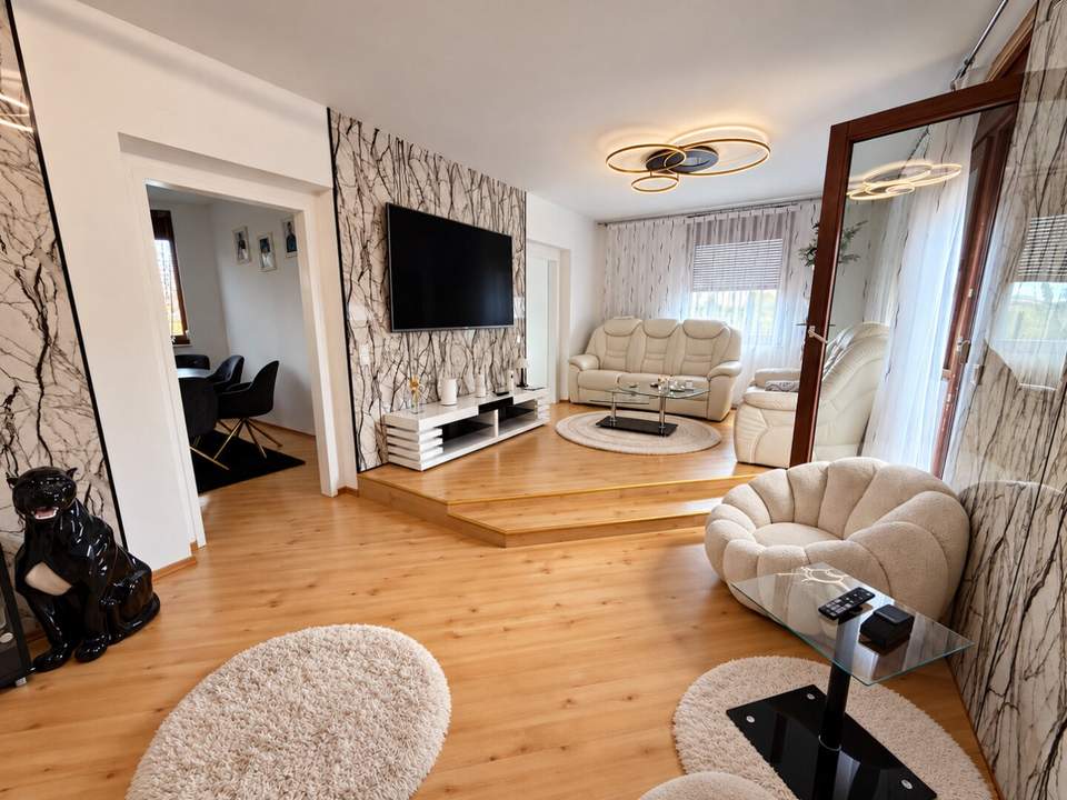 Moderne sanierte 4-Zimmer Wohnung mit Balkon ins Grüne in Pottendorf!