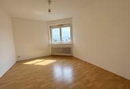 Lichtdurchflutete Dachgeschosswohnung ohne Dachschrägen mit großzügigem Wohnbereich und Südbalkon mit Weitblick !