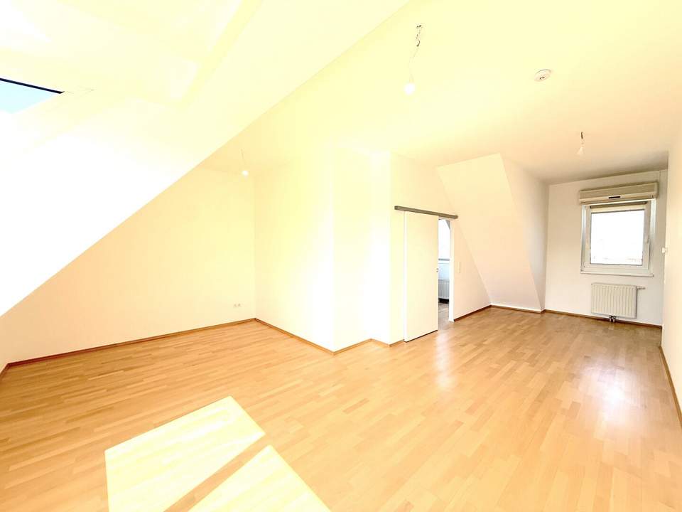 Nähe U1 | Klimatisierte Dachgeschosswohnung mit tollem Wienblick | Tiefgarage