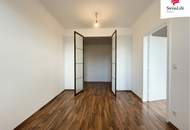 Sanierungsbedürftige 2 Zimmer Wohnung | Loggia ca.11,86m² | 1. Liftstock