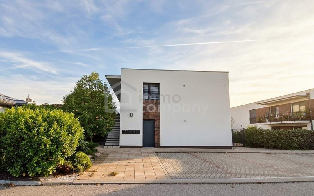 Sonnige 3-Zimmer-DG-Wohnung mit Balkon &amp; Parkplatz nahe Hainburg und Bratislava