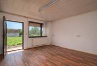 Ein - Mehrfamilienhaus mit Zusatzgebäude und Garagen