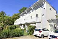 Modernes Reihenhaus mit drei Terrassen, kleinem Garten und Parkplatz in ruhiger Bestlage
