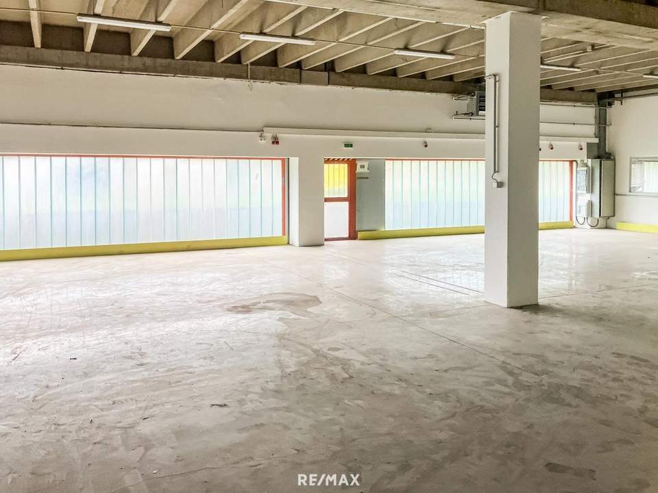 350 m² Lager mit Büros