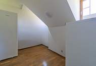 Exklusive, moderne DG-Wohnung mit Eigengarten und Schwimmteich in Jahrhundertwende-Villa auf der oberen Lawies