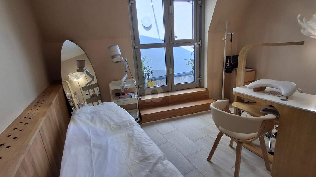 Preisreduktion! EXKLUSIVER NAIL-WORKSPACE IM MODERNEN BEAUTY CENTER ZU VERMIETEN