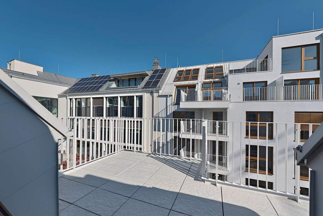 THE TEMPTATION - DG-Maisonette mit Terrasse &amp; Balkon | 22 m² Freifläche, 3 Zimmer