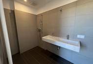 Wohnen mit Stil – 3-Zimmer-Dachgeschoss mit 2 En-suite-Bädern & Terrasse
