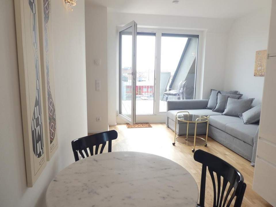 Ready-to-move-in!!! Modern-möblierte Dachgeschoßwohnung mit großer Terrasse!