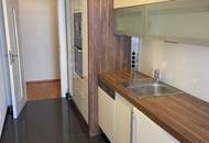 Exquisit voll möbliertes Apartment mit Balkon in zentraler Lage!