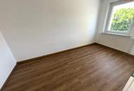 Hier wartet Ihr neues Zuhause in Steyr-Münichholz: großzügige 3-Zimmerwohnung mit heller Essküche, gemütlichen Wohnräumen, Badewanne und perfekter Infrastruktur – jetzt einziehen und wohlfühlen!