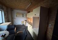 PERFEKT GELEGENE LAGERHALLE MIT BÜRORÄUMLICHKEITEN