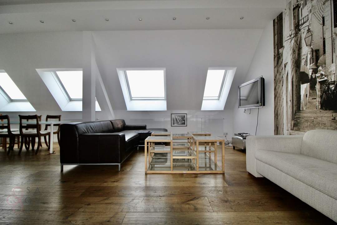 Exquisite Dachgeschosswohnung mit beeindruckender Dachterrasse!