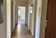 Helle 4-Zi-Wohnung mit Loggia
