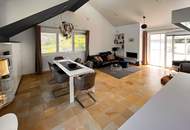 Hinterbrühl: Urlaubsfeeling in extravaganter Doppelhaushälfte