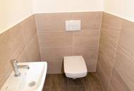 Ideale Hofruhelage! Neuwertige 2 Zimmer Wohnung mit großer Loggia!
