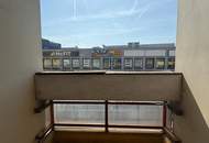 Toll geschnittene 3,5 Zimmer Wohnung + Loggia / TOP-Verkehrsanbindung / sanierungsbedürftig