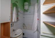 **Hannovermarkt** Renovation-Required 3-Room Period Apartment – With Approved Balcony Option – Airbnb Suitable