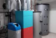 Eine Cuvée-Perle in West-Hanglage mit Blick auf den Thermenort, den Waldrand im Rücken