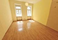 Ein Zuhause, das nach Ihrer Handschrift verlangt! Entzückende Altbauwohnung mit Sanierungsbedarf + Traumhaft schönes Haus + Perfekte Infrastruktur und Anbindung! Jetzt zugreifen!