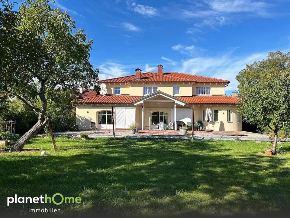 Mondäne Residenz mit Gästehaus + 4 Garagen