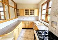 Großes Zweifamilienhaus, unterkellert auf teilbarem Grundstück und Entwicklungspotenzial in Ruhelage