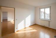 Sonnige Wohnung mit schöner Raumaufteilung, Balkon, 2 Parkplätze