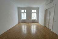 KARLSPLATZ: Zentral gelegenes 4-Zimmer-Altbaubüro !