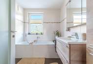 Alpenblick &amp; Wohnkomfort – Stilvolle 4-Zimmer-Wohnung in ruhiger Lage mit Balkon und Carport