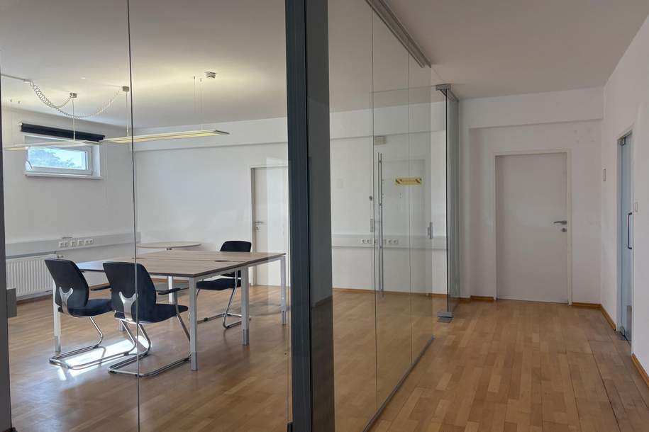 Bürofläche mit Parkflächen und guter Infrastruktur, Gewerbeobjekt-miete, 3.863,04,€, 4910 Ried im Innkreis