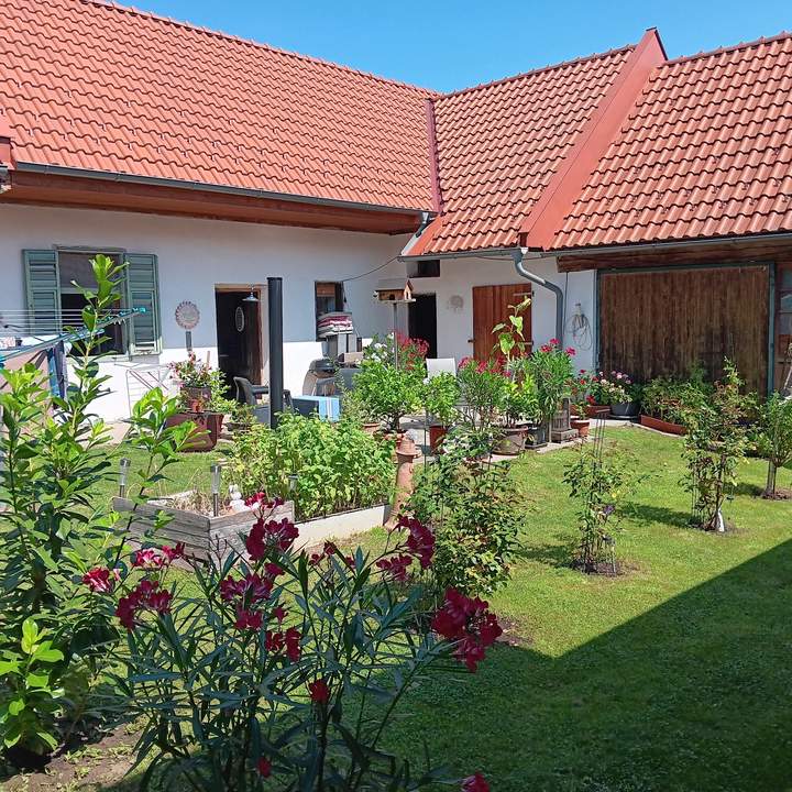 Modernisierter Vierkanthof mit großem Innenhof in ruhiger Lage!!! (Provisionsfrei)