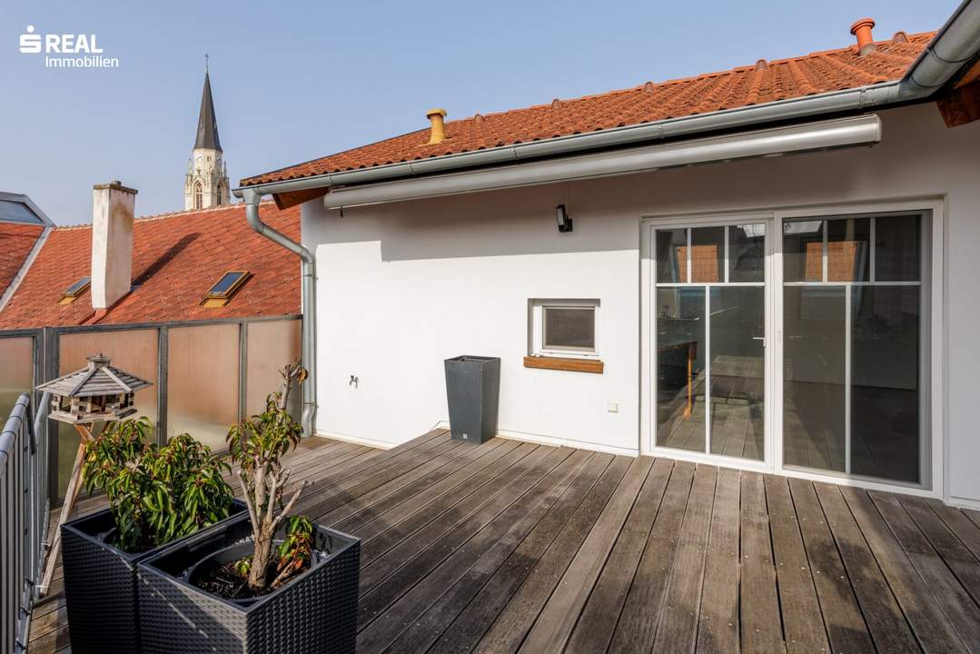 Exklusive zentrumsnahe Dachgeschoßwohnung mit großer Terrasse in absoluter Ruhelage