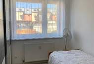 Gepflegte 3-Zimmer-Wohnung im Erdgeschoß! Loggia!