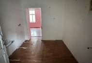 Klein, fein und zentral – Einraumwohnung im sanierten Gründerzeithaus Sanierungsbedürftig