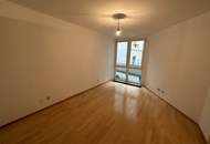 KARLSPLATZ IS CALLING: ruhige 2-Zimmer-Wohnung mit Gemeinschaftsdachterrasse!