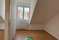 Dachgeschosswohnung mit Freifläche! - 3 Zimmer - Hofruhelage - U6 Nähe