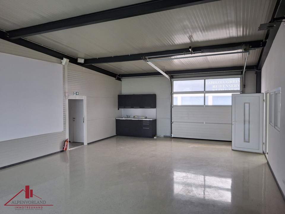 Hochwertig ausgestattete Halle mit Werkstattwidmung/Lagerflächen/Auslagen/ großzügige Freiflächen-alle Nebenräume!!