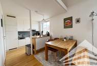 Ruhige 2 Zimmer DG-Galerie-Wohnung mit Küche in bester Zentrumslage