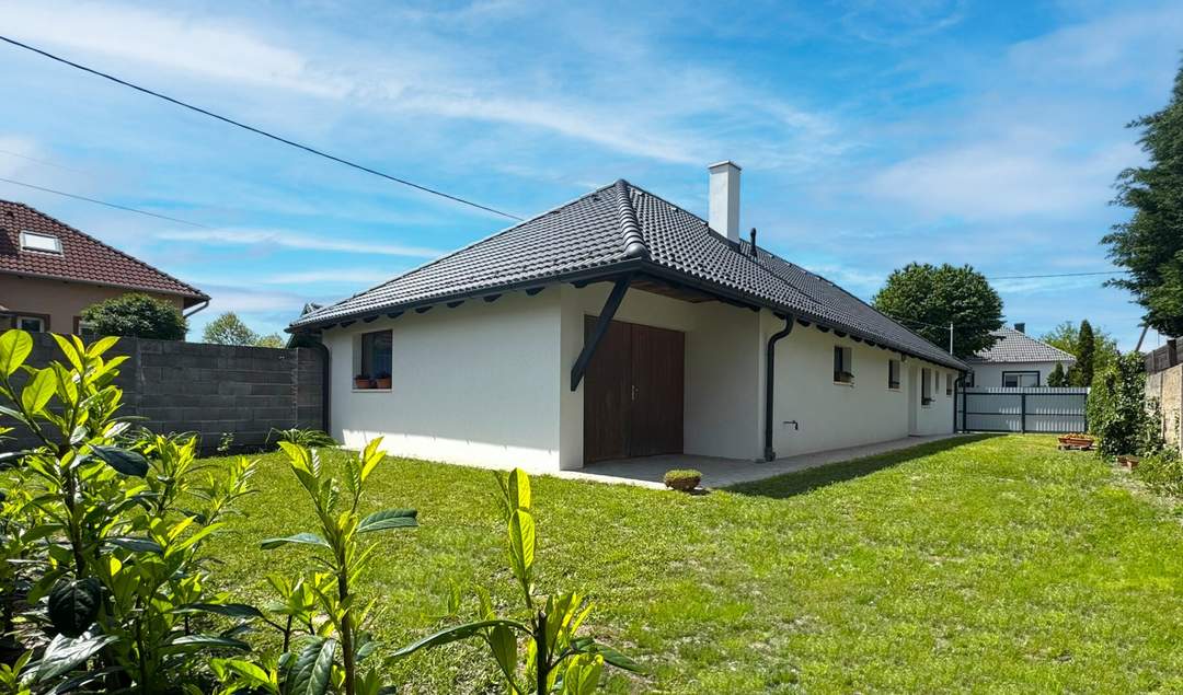 Einzigartig und vielseitig! In UNGARN 4km von der GRENZE: Eine frisch sanierte Rarität mit perfekter Raumaufteilung, großer Garage und Hobbyraum.
