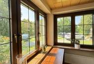 Großes Einfamilienhaus mit Veranda und Wirtschaftsanbau mit uneinsichtigen Garten + Ausbaupotential!