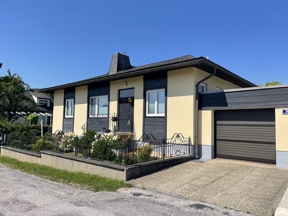 Viel Platz und ein wunderschöner Garten, alles was man benötigt um sich wohl zu fühlen.