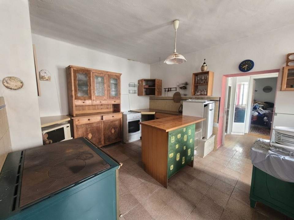 Traditionelles Bauernhaus mit großem Grundstück & Nebengebäuden – sanierungsbedürftig in 2051 Zellerndorf