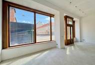 ELEGANTES GESCHÄFTSLOKAL MIT WUNDERSCHÖNEM PORTAL IN REPRÄSENTATIVEM ALTBAU
