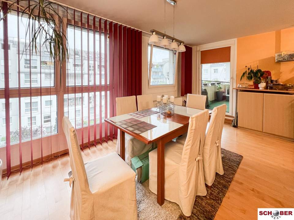 Modernes Wohnen im 4. Liftstock mit großer Loggia