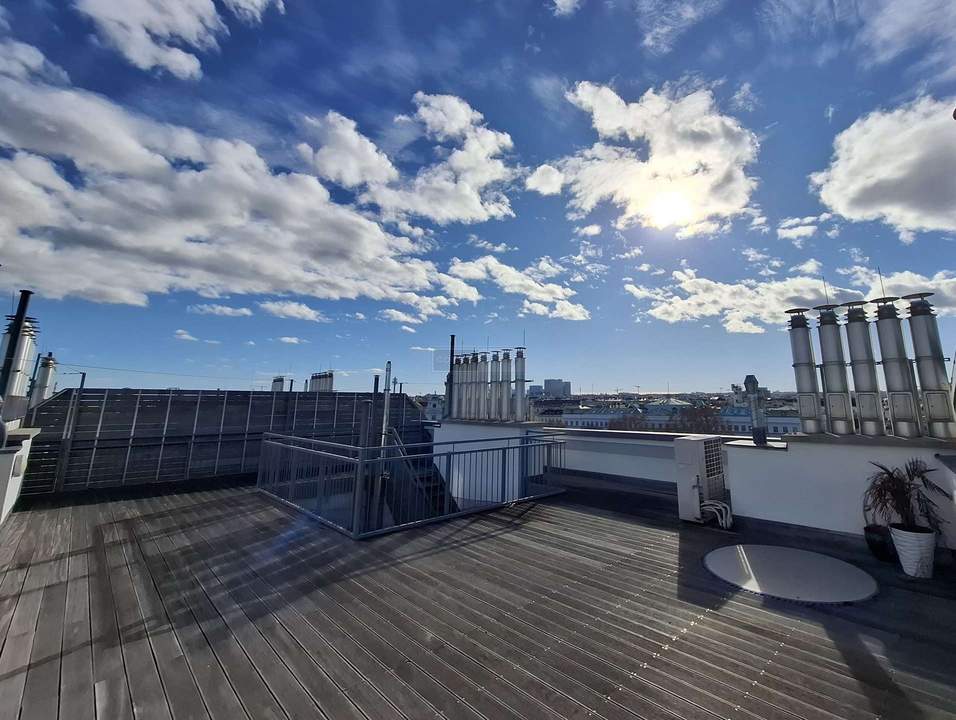 KARLSPLATZ: Exklusive Dachterrassen-Maisonette mit spektakulärem 360°-Panoramablick