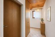 Charmantes Reihenhaus in ruhiger Wohnlage mit 118,70 m² Wohnfläche, voll unterkellert, incl. Garage und traumhaftem Bergblick