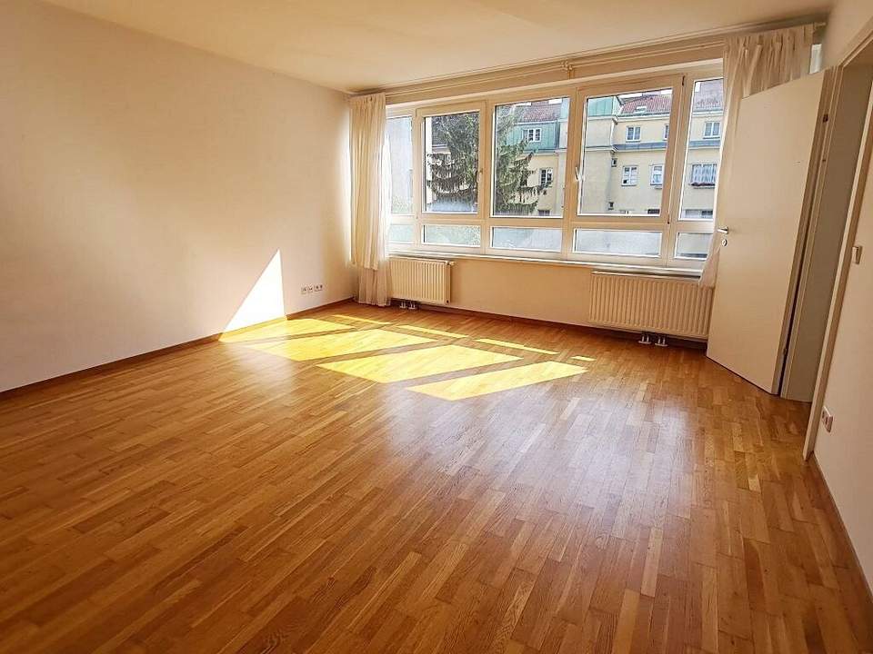 UNBEFRISTET, ROLLINGERGASSE, sonnige 75 m2 Neubau, 2 Zimmer, Wohnküche, Wannenbad, Parketten, WG-geeignet